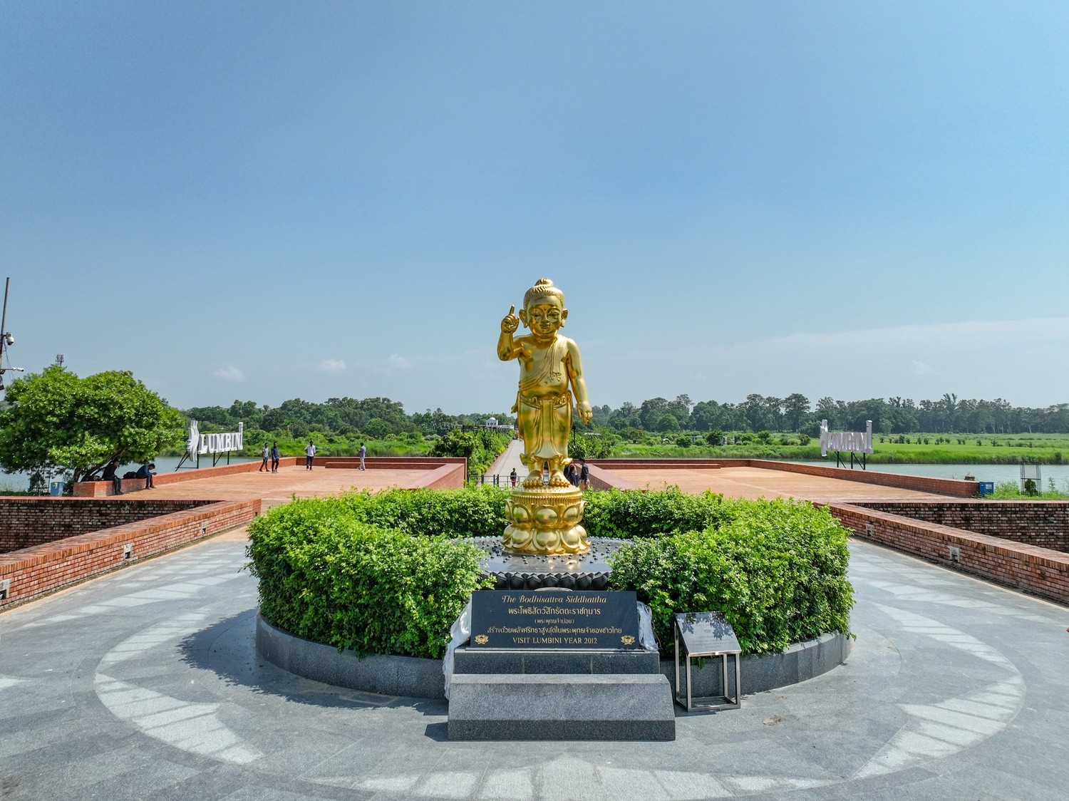  Statue 